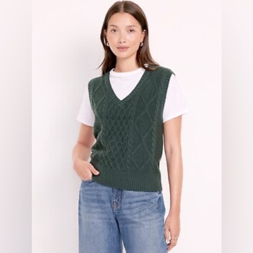 NWT Old navy sosoft cable vest - dark green